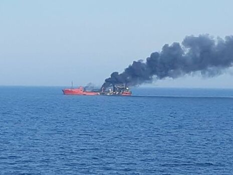 Одне із суден, що потрапили під обстріл, перевозило мазут і дизель, там сталася пожежа після влучення російської ракети