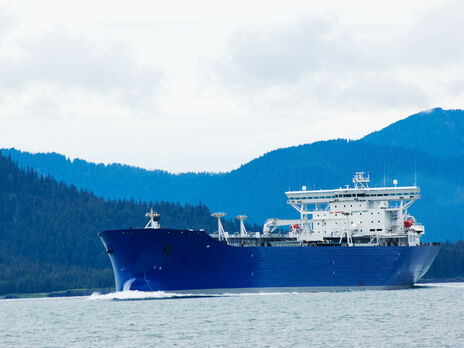 Россия захватила два украинских судна с мирными гражданами