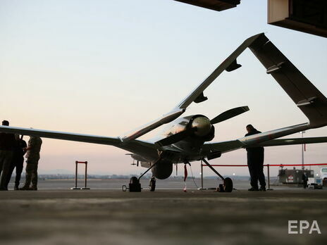 Беспилотник Bayraktar уничтожил колонну российской техники в Херсонской области. Видео