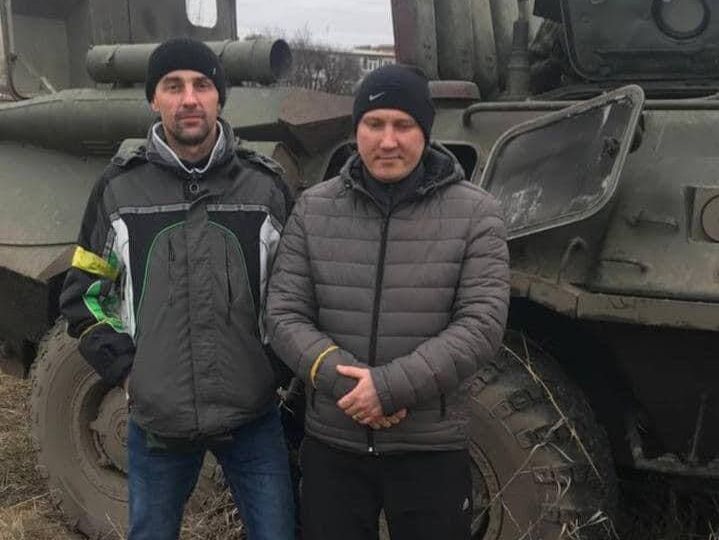 Двоє залізничників голими руками захопили ворожий БТР і двох російських окупантів