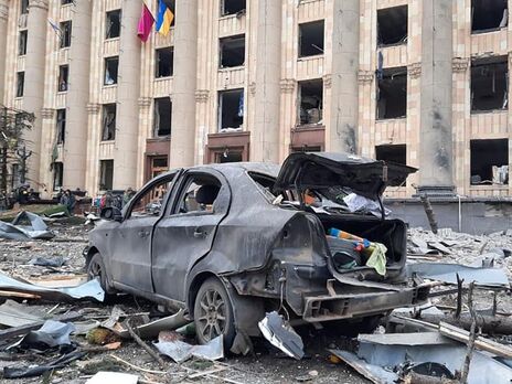 В результате удара оккупантов по площади Свободы серьезно пострадало здание Харьковской облгосадминистрации
