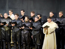 Хор и оркестр "Метрополитен-опера" спели гимн Украины. Зал слушал стоя. Видео