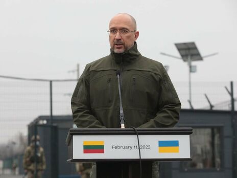 Шмигаль: Наші військові б'ються, як леви, та міцно тримають оборону