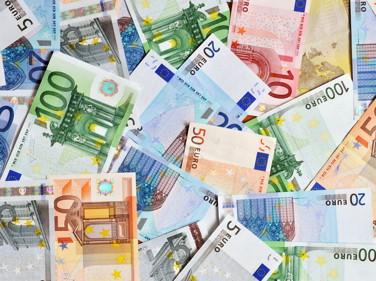ЕС запрещает ввозить в Россию банкноты евро