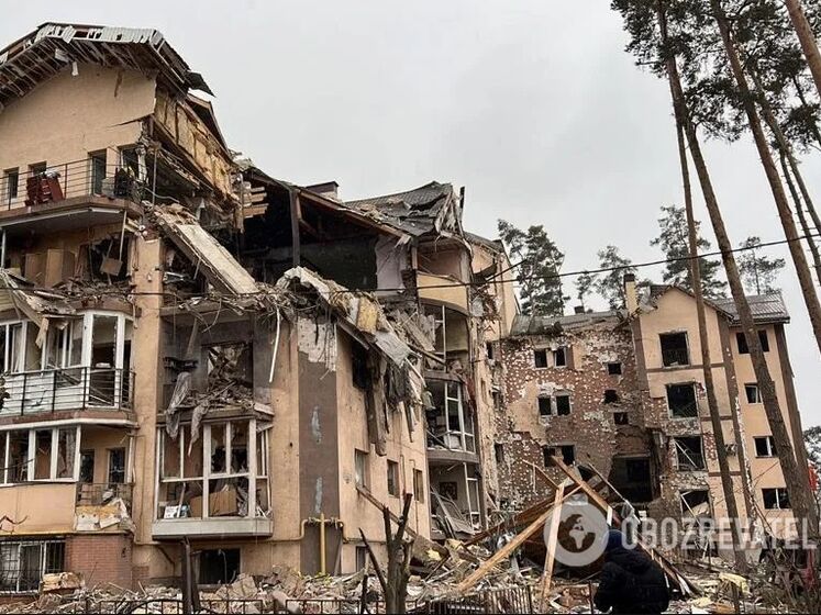 Утром оккупанты нанесли два авиаудара по Ирпеню, разрушен жилой дом. Фото и видео