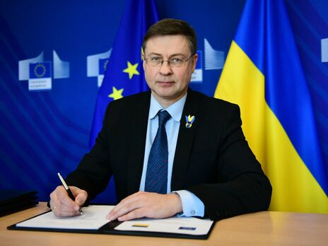 Віцепрезидент Єврокомісії підписав меморандум щодо надання Україні €1,2 млрд макрофінансової допомоги ЄС
