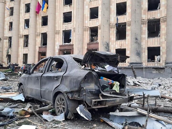 "Путін не міг цього зробити". Росіянам показали фотографії українських міст після обстрілу окупантами. Відео