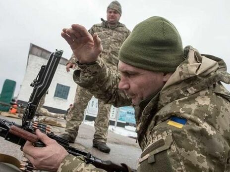 У Києві оновили головний прапор України – Кличко