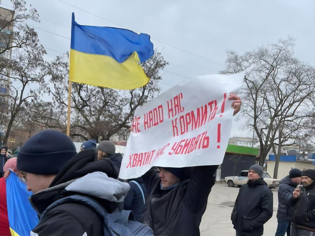 Оккупированный Бердянск протестует против оккупантов и массово отказывается  от российской 