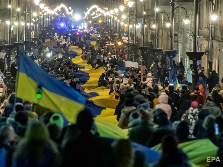 "Синьо-жовтий прапор майорить по всьому світу". Блінкен опублікував відео, як у різних країнах підтримують Україну