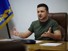 Зеленский (на фото) поговорил по видеосвязи с Маском