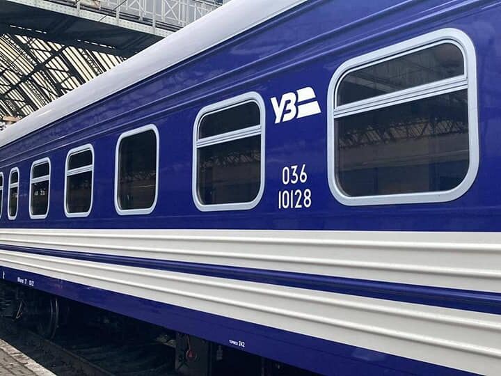 Поезд "Киев – Рахов" задержится на три часа из-за обстрела, пострадавших или повреждений состава нет – "Укрзалізниця"
