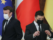 Беседа Макрона с Зеленским касалась темы ядерной безопасности и гуманитарной ситуации