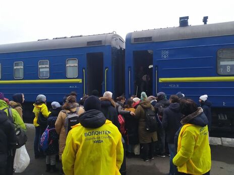 Із Києва евакуювали тисячу дітей-сиріт, дітей і дорослих з інвалідністю й тих, хто опинився у складних життєвих обставинах – Кличко