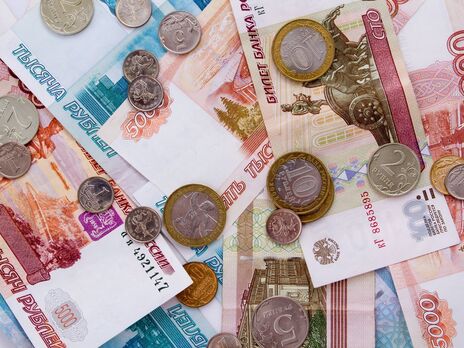 Російський рубль обвалився ще на 10%