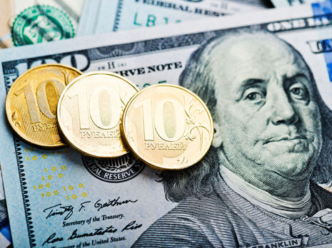Курс рубля до долара та євро за день обвалився більш ніж на 20%