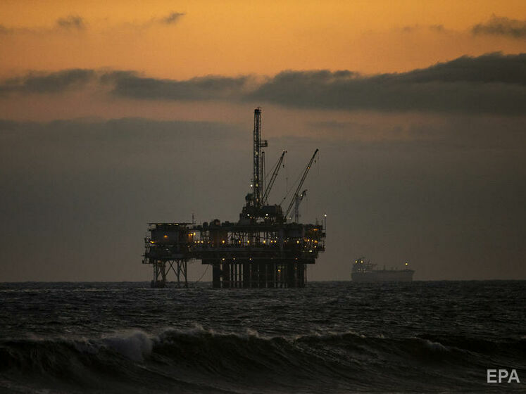 США могут отказаться от импорта российской нефти без участия европейских стран – Reuters