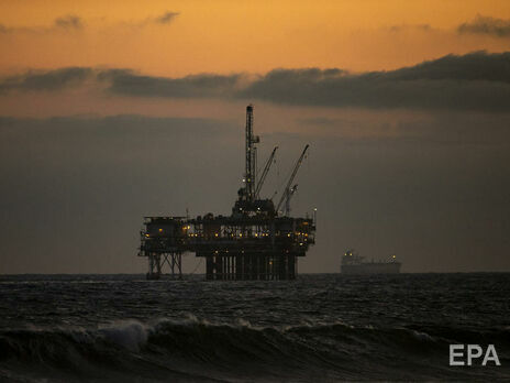 США можуть відмовитися від імпорту російської нафти без участі європейських країн – Reuters