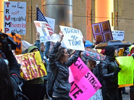 В Канаде тысячи граждан протестовали против Трампа