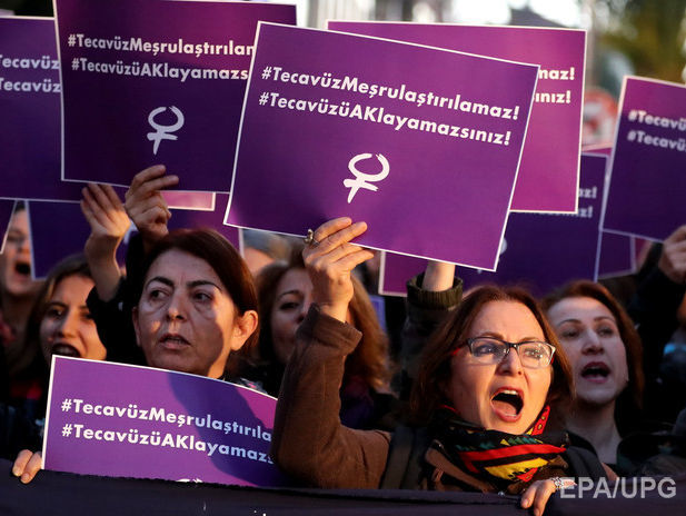 В Турции прошли митинги против легализации браков с несовершеннолетними