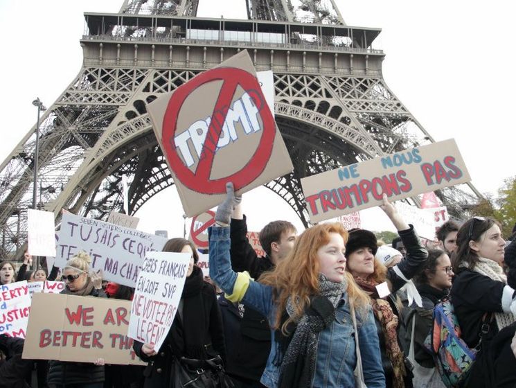 В Париже прошел марш протеста против Трампа