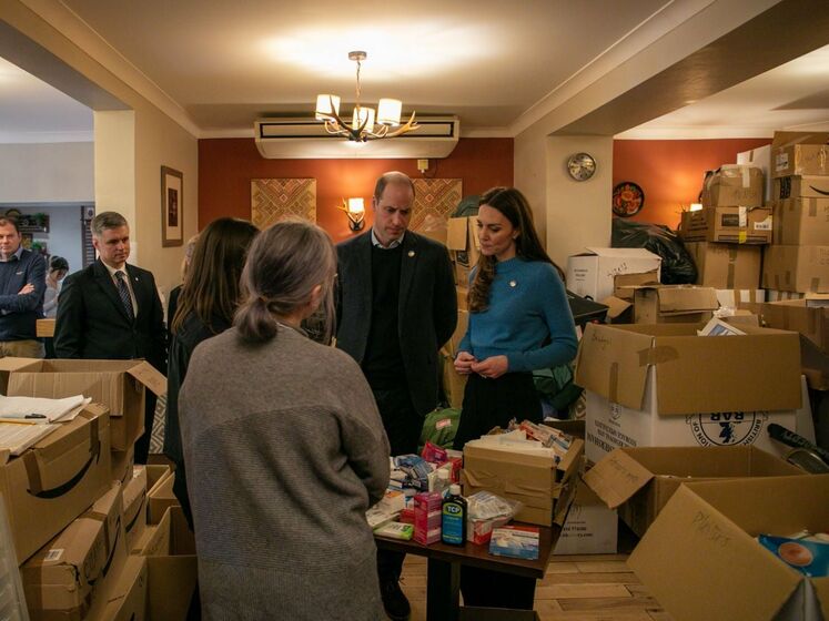 Герцог та герцогиня Кембриджські відвідали у Лондоні Український культурний центр, де проводять збір гуманітарної допомоги Україні