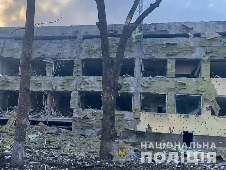 Під час бомбардування окупантами дитячої лікарні в Маріуполі загинуло троє людей