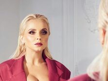 "Бессмысленный сумасшедший человек решил развязать с нами войну". Ребрик рассказала, как объяснила своим детям агрессию РФ против Украины