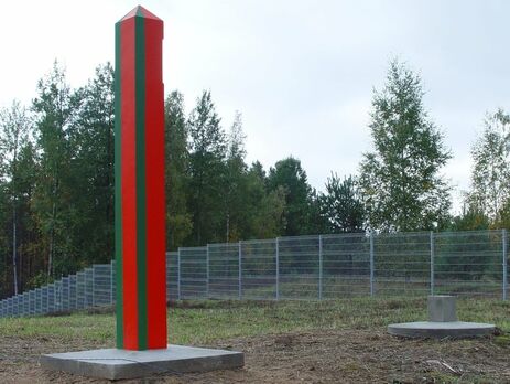 Міноборони Білорусі спростовує інформацію про авіаудар по її території. Білоруси кажуть, що вибухи були