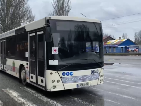 До Маріуполя вирушили автобуси для евакуації у супроводі священників