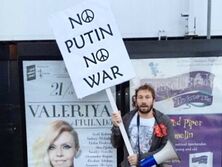 "Мир Украине! Трибунал Путину". Российский бизнесмен Чичваркин отправил из Европы в Украину несколько тонн медикаментов