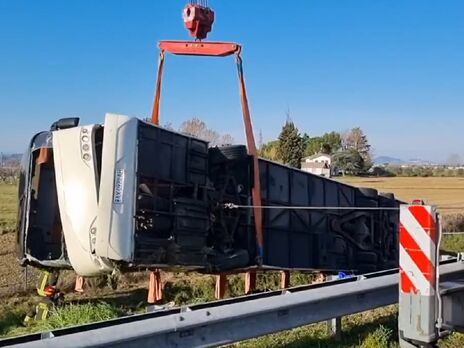 В Італії перевернувся автобус із біженцями з України, є загиблий