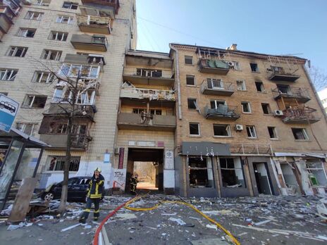 Российские оккупанты попали в жилую пятиэтажку в Киеве, есть погибший – ГСЧС
