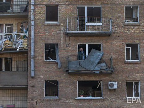 Двое погибших, 16 раненых, поврежденные дома, сожженный транспорт. Последствия обстрела Киева. Фоторепортаж