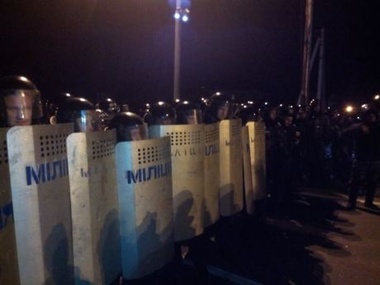 Поярков: Суд запретил доступ к "Межигорью" еще с утра, сотни беркутовцев загородили въезд