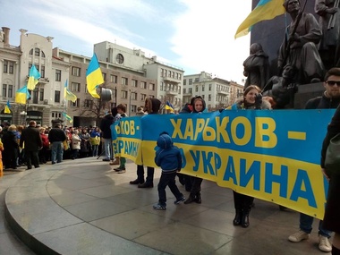 В Харькове проходит два митинга: за федерализацию и за единство Украины