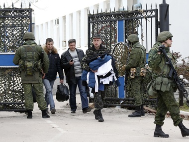 Минобороны собирается вывезти из Крыма около пяти тысяч украинских военных
