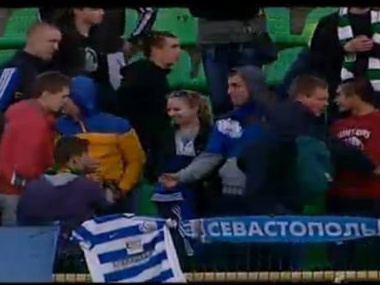 Севастопольские и львовские футбольные болельщики побратались на стадионе