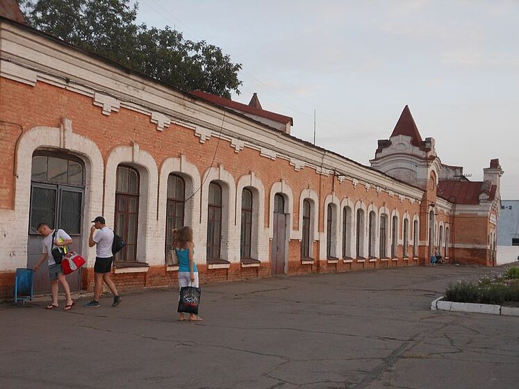 Российские оккупанты впервые бомбили мирные объекты в Запорожье, ракета упала в районе железнодорожного вокзала &ndash; ОГА