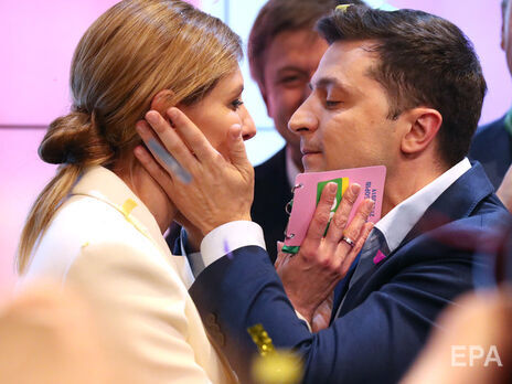 Зеленская о муже: Он любит Родину, любит свой народ, свою семью, меня. Он будет защищать все это до самого конца