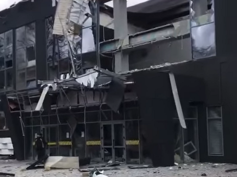 В Мариуполе оккупанты разбомбили спорткомплекс, где прятались беременные и мамы с детьми