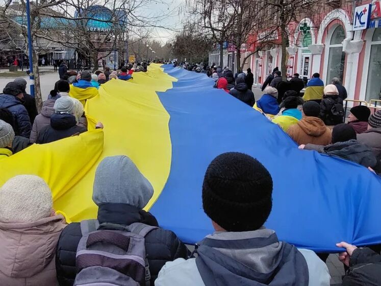 Жители Бердянска опять вышли на проукраинский митинг. Зеленский назвал их храбрыми людьми