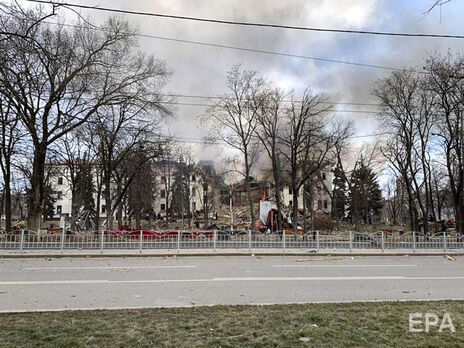 На Мариуполь сбрасывают 50−100 бомб ежедневно – горсовет