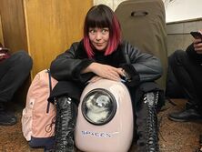 "В России меня пугали Западной Украиной, но никаких фашистов я так и не встретила". Певица из РФ во время войны стала волонтером в Киеве