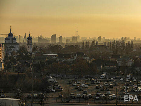 Супутникові знімки засвідчують, що окупанти почали окопуватися біля Києва