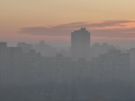 В Киеве смог и запах гари. Власти назвали причину и сообщили, что делать 