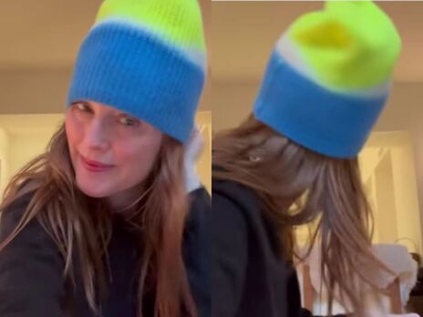 Джуліанна Мур продає шапки у кольорах українського прапора, щоб зібрати гроші для підтримки народу України