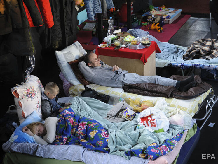 Украинцы, которые бесплатно принимают у себя вынужденных переселенцев, получат выплаты из бюджета – Кабмин
