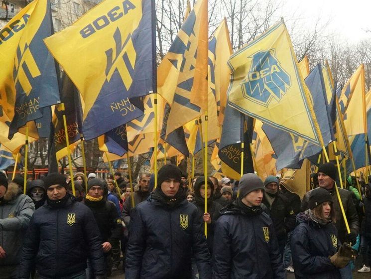 В Киеве активисты "Азова" намерены задать Порошенко шесть тысяч вопросов