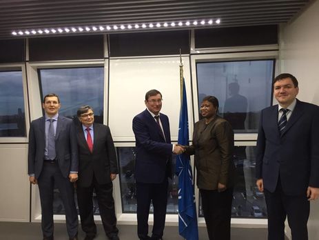 Луценко в Гааге обсудил перспективы расследования военных преступлений на Донбассе и в Крыму